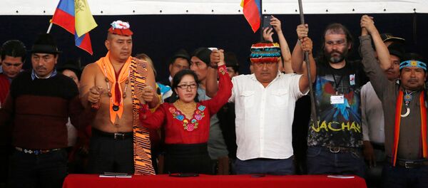 El presidente del Conaie, Jaime Vargas (centro) El presidente del Conaie, Jaime Vargas (centro) - Sputnik Mundo