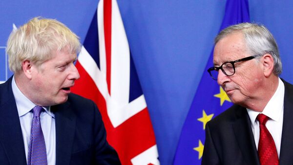 El primer ministro británico, Boris Johnson, y  el presidente de la Comisión Europea, Jean-Claude Juncker - Sputnik Mundo