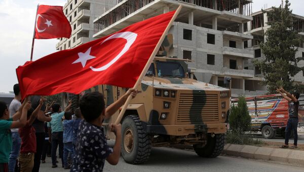 Blindados turcos y las banderas de Turquía - Sputnik Mundo