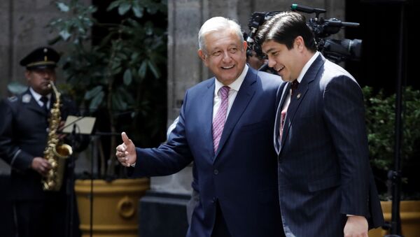El presidente de México, Andrés Manuel López Obrador, con su homólogo de Costa Rica, Carlos Alvarado Quesada - Sputnik Mundo