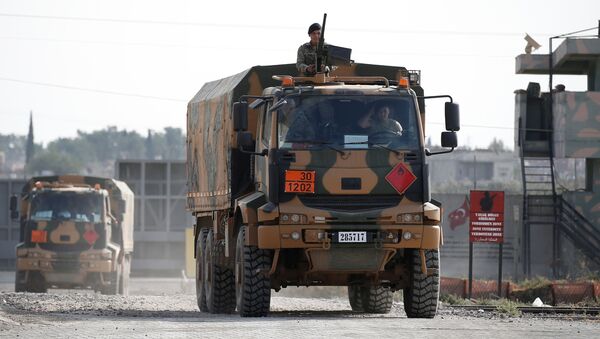 Camiones militares turcos en la frontera turco-siria - Sputnik Mundo
