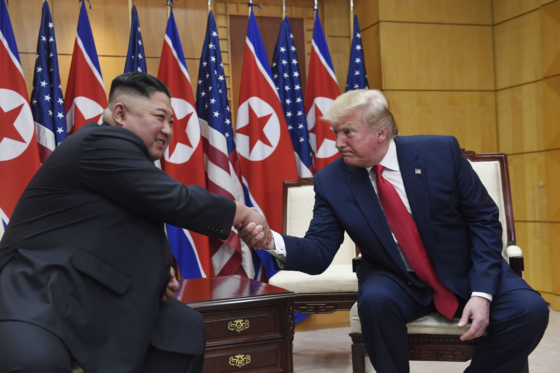 Los líderes norcoreano y estadounidense, Kim Jong-un y Donald Trump - Sputnik Mundo, 1920, 18.03.2021