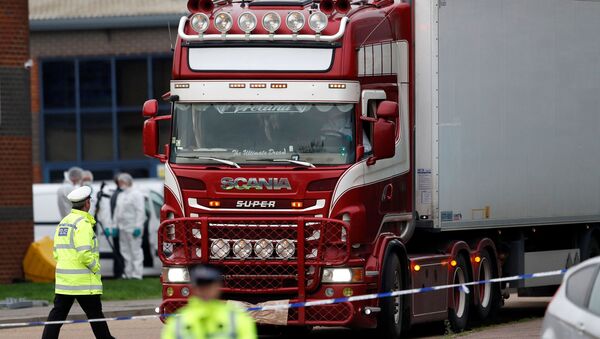 El camión donde hallaron los cuerpos en Essex, el Reino Unido - Sputnik Mundo