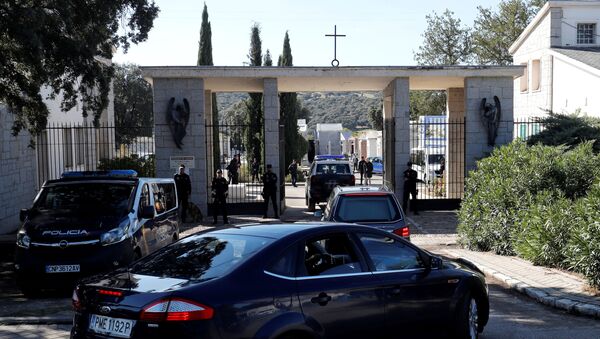 Los restos del dictador español Francisco Franco llegan al cementerio madrileño de Mingorrubio-El Pardo - Sputnik Mundo