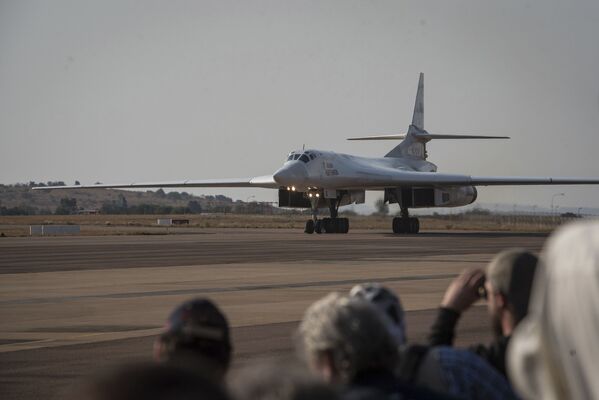 Protestas, bailes y los Tu-160 rusos: las fotos más impactantes de la semana
 - Sputnik Mundo