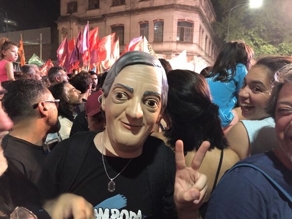 El alma de Néstor y el espíritu de los pibes: así festejó el kirchnerismo su noche de gloria El alma de Néstor y el espíritu de los pibes: así festejó el kirchnerismo su noche de gloria - Sputnik Mundo