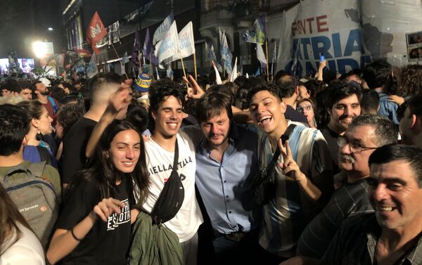 Los argentinos celebran la victoria electoral de Alberto Fernández - Sputnik Mundo