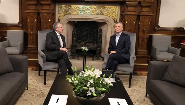 El presidente argentino, Mauricio Macri, se reune con el presidente electo, Alberto Fernández, en la Casa Rosada - Sputnik Mundo