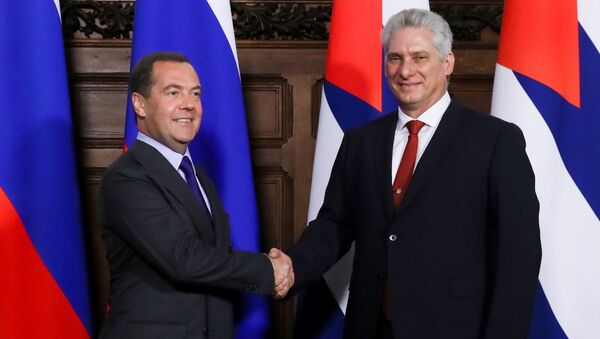 El primer ministro de Rusia, Dmitri Medvédev, y el presidente cubano, Miguel Díaz-Canel Bermúdez - Sputnik Mundo