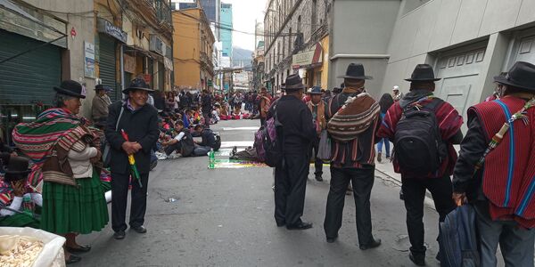 Al estruendo de la dinamita, mineros y campesinos marchan para defender el triunfo de Evo Al estruendo de la dinamita, mineros y campesinos marchan para defender el triunfo de Evo - Sputnik Mundo