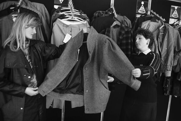 Gorras, bufandas y cuellos de piel: las prendas de las mujeres soviéticas para afrontar el invierno

 - Sputnik Mundo