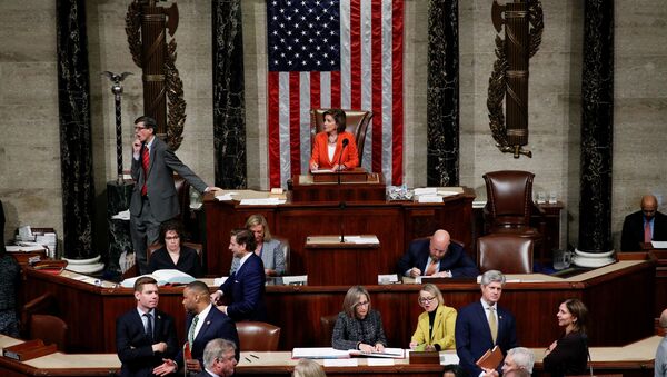 La Cámara de Representantes de EEUU vota por resolución con procedimientos para impeachment a Trump - Sputnik Mundo
