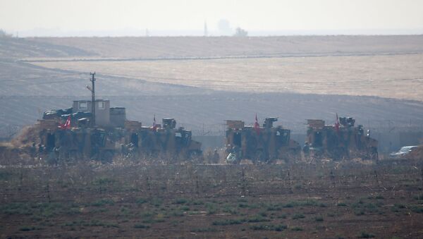 Vehículos blindados turcos en la frontera con Siria - Sputnik Mundo