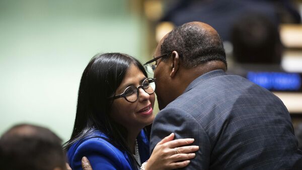 La vicepresidenta venezolana, Delcy Rodríguez y el primer ministro de Antigua y Barbuda, Gaston Browne (archivo) - Sputnik Mundo