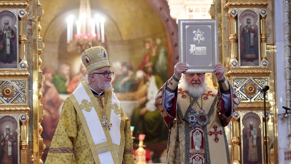 El patriarca ruso Kiril, junto al jefe de la Archidiócesis de Iglesias Ortodoxas Rusas en Europa Occidental, Jean - Sputnik Mundo