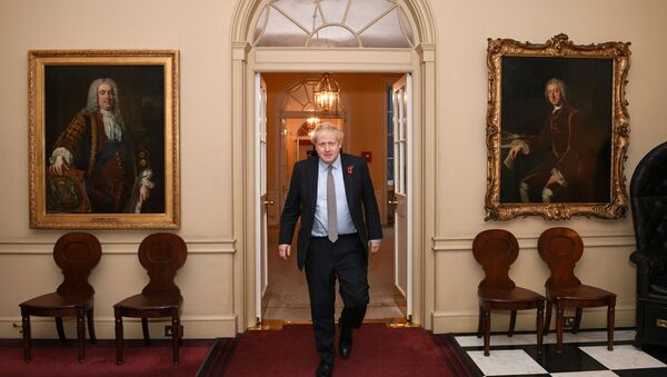 Boris Johnson en el Palacio de Buckingham - Sputnik Mundo