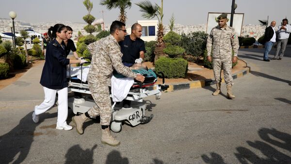 Llevan al hospital a uno de los turistas heridos en Jordania  - Sputnik Mundo