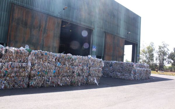 Basura de plástico en la planta de reciclaje de Aborgase en Andalucía - Sputnik Mundo
