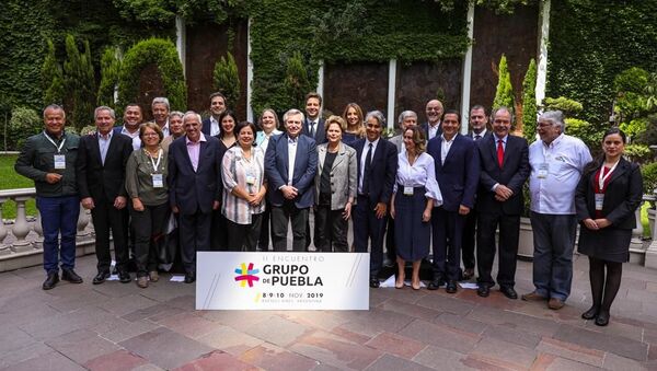 El presidente electo de Argentina, Alberto Fernández, junto a líderes políticos del Grupo de Puebla - Sputnik Mundo