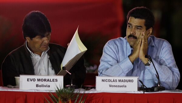 Evo Morales, de Bolivia, y Nicolás Maduro, durante una cumbre del ALBA en 2012 - Sputnik Mundo