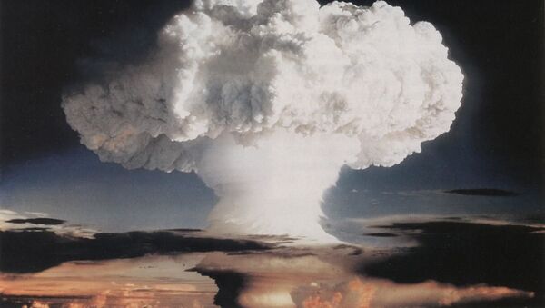 Ensayo nuclear realizado el 1 de noviembre del 1952 en la atmósfera sobre el atolón Enewetak - Sputnik Mundo