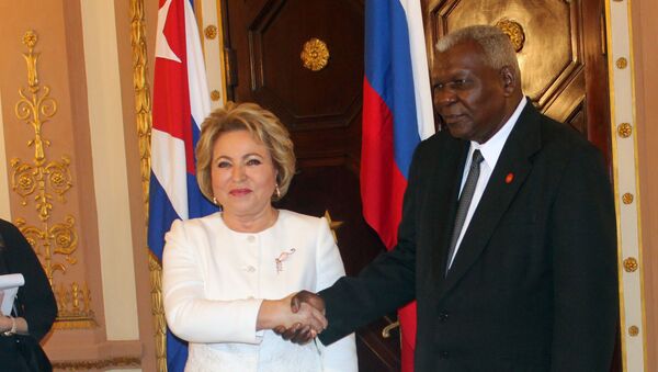 El presidente del parlamento cubano, Esteban Lazo, junto a la presidenta del Consejo de la Federación de Rusia, Valentina Matvienko - Sputnik Mundo