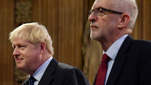 El primer ministro británico, Boris Johnson, y su contrincante laborista, Jeremy Corbyn - Sputnik Mundo
