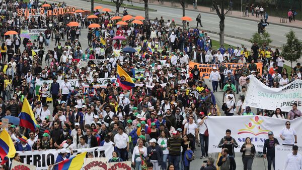 Las protestas durante el paro nacional en Colombia - Sputnik Mundo