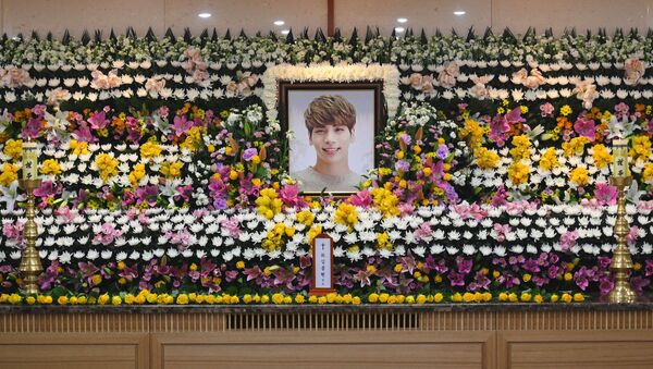 El funeral del líder de la banda SHINee, Jong-hyun - Sputnik Mundo