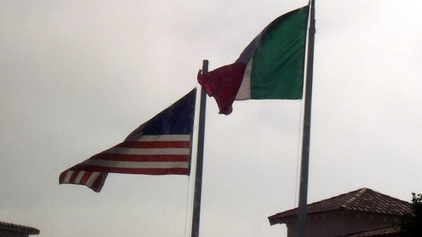 Banderas de EEUU y México - Sputnik Mundo