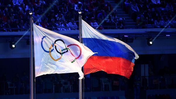 La bandera olímpica y la bandera de Rusia - Sputnik Mundo