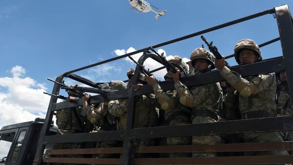 Militares bolivianos en Cochabamba, Bolivia - Sputnik Mundo