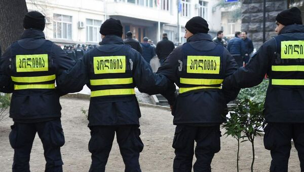 Policía durante las protestas en Tiflis - Sputnik Mundo