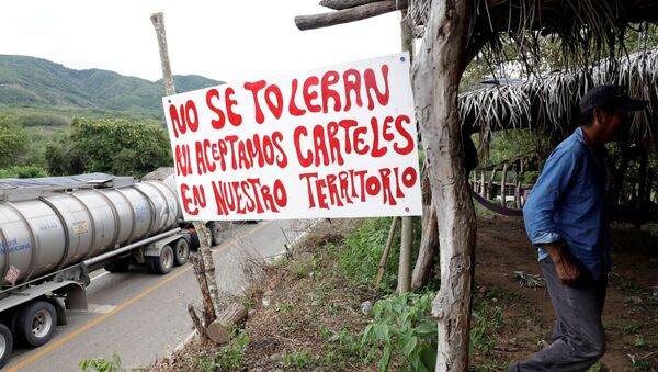 Un mensaje para los carteles en un municipio de México - Sputnik Mundo