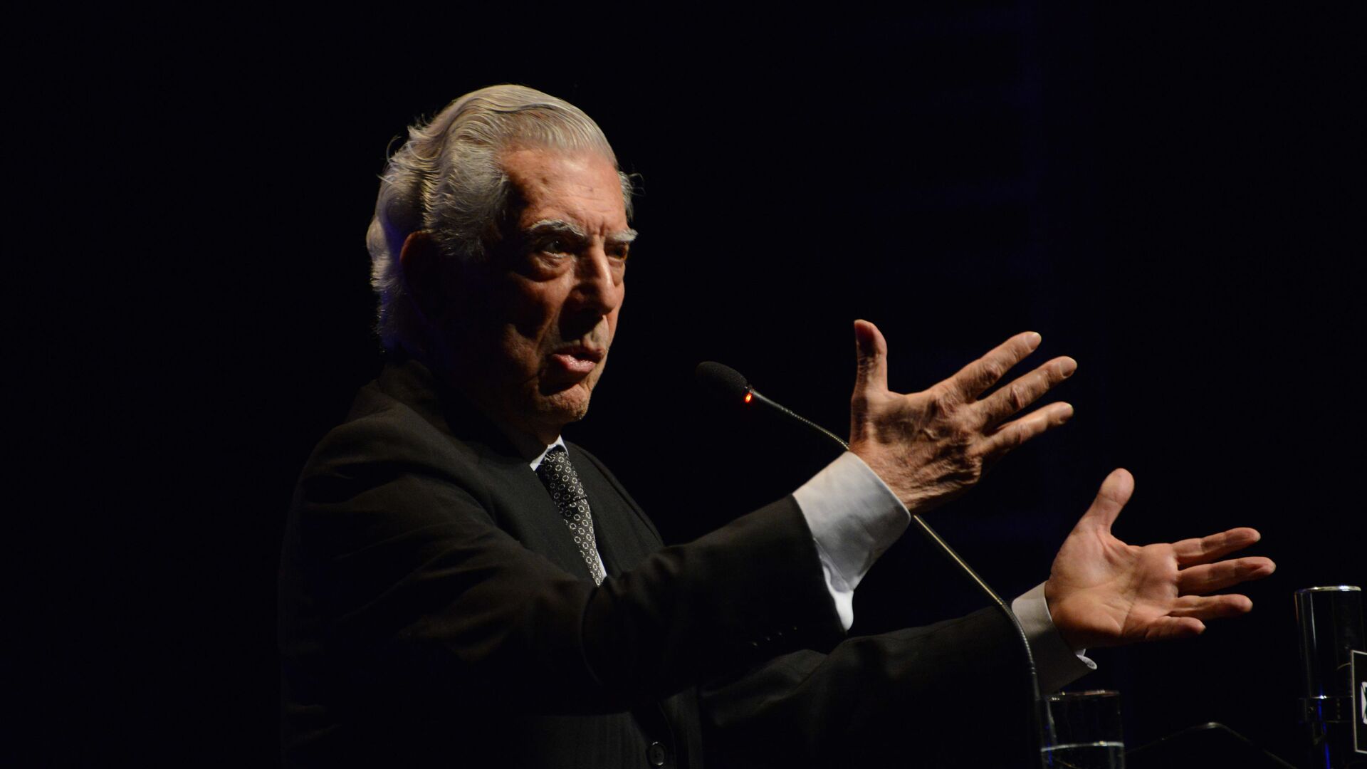 El escritor peruano Mario Vargas Llosa - Sputnik Mundo, 1920, 20.12.2021