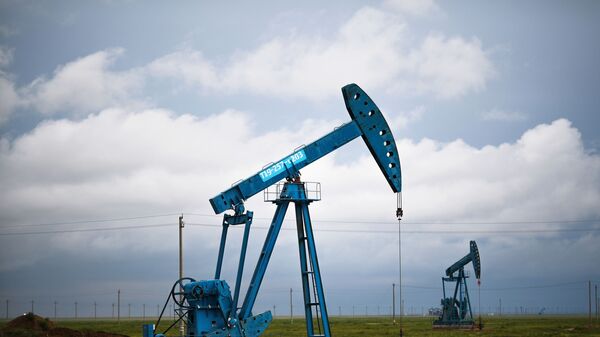 Extracción del petróleo (imagen referencial) - Sputnik Mundo