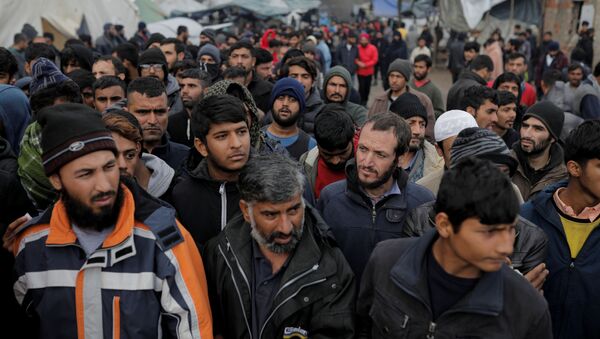 Migrantes en la frontera con Croacia - Sputnik Mundo