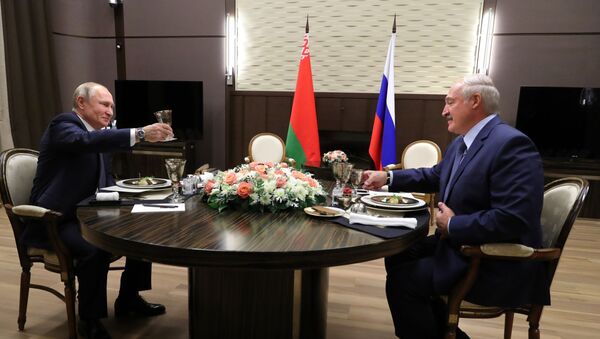 El presidente de Rusia, Vladímir Putin, y el presidente de Bielorrusia, Alexandr Lukashenko - Sputnik Mundo