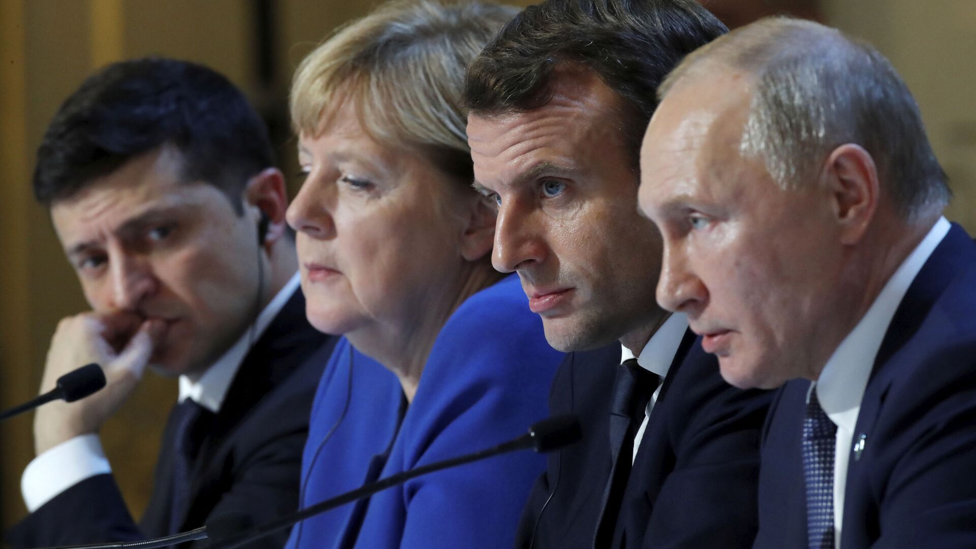 Los líderes del Cuarteto de Normandía: Volodímir Zelenski, Angela Merkel, Emmanuel Macron y Vladímir Putin - Sputnik Mundo, 1920, 08.12.2021