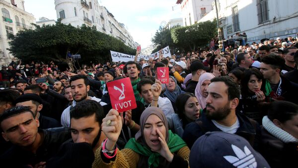 Protestas en Argelia - Sputnik Mundo