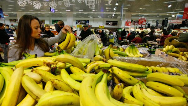 Bananos en un supermercado ruso (archivo) - Sputnik Mundo
