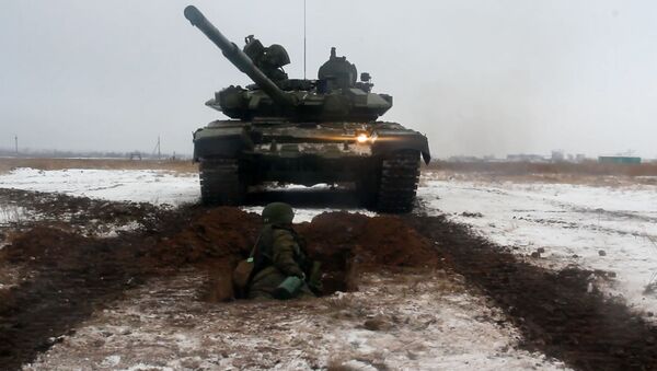 Así los soldados rusos se enfrentan a los tanques cara a cara - Sputnik Mundo