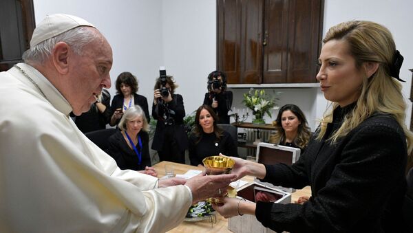 El papa Francisco y la primera dama argentina, Fabiola Yáñez - Sputnik Mundo