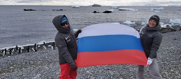 Katja Ovchinnikova y Evguenia Alechine, ambas nacidas en Rusia Katja Ovchinnikova y Evguenia Alechine, ambas nacidas en Rusia - Sputnik Mundo