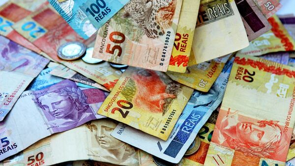 Billetes y monedas de real, la moneda brasileña - Sputnik Mundo