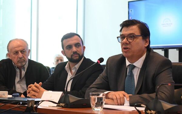 Claudio Moroni (derecha), ministro de Trabajo de Argentina - Sputnik Mundo