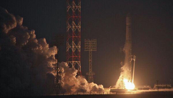El despegue del primer satélite de la serie Electro-L realizado en 2011 - Sputnik Mundo