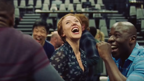 Scarlett Johansson en la película 'Historia de un matrimonio' - Sputnik Mundo