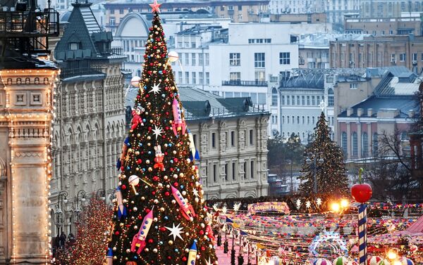 La Plaza Roja de Moscú durante las festividades de fin de año 2019-2020 - Sputnik Mundo