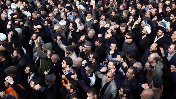 Manifestantes iraníes protestan contra el asesinato de general iraní Qasem Soleimani - Sputnik Mundo